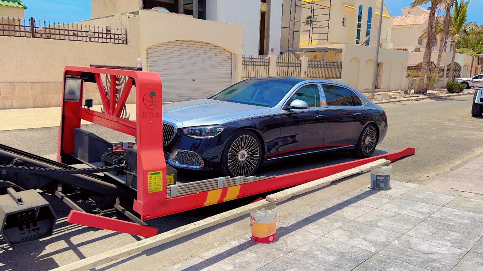 سطحة العزيزية الرياض تنقل سيارة مرسيدس فاخرة - خدمة سحب السيارات جنوب الرياض