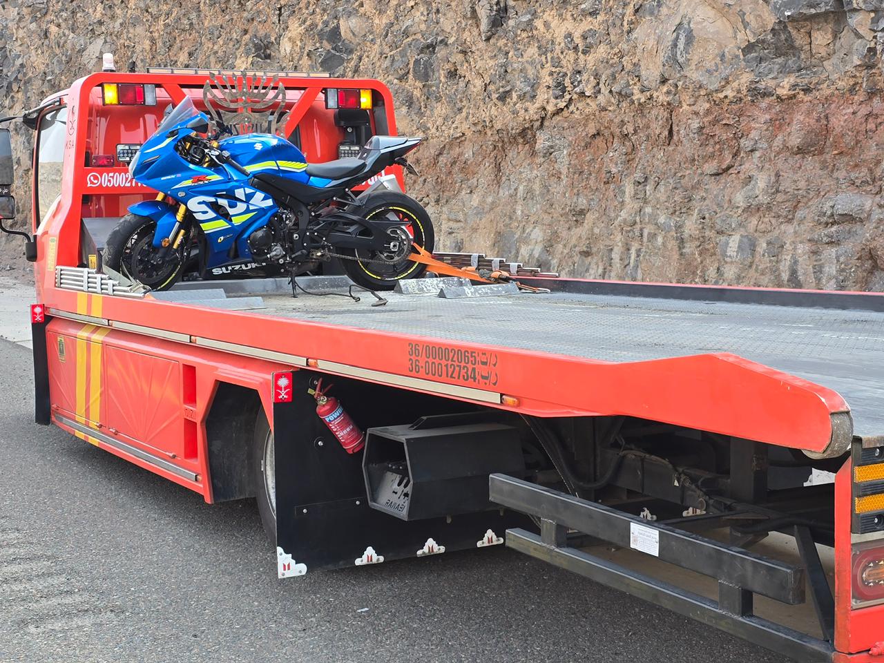 سطحة جنوب الرياض تحمل دراجة نارية سوزوكي - نقل الدراجات النارية بالرياض